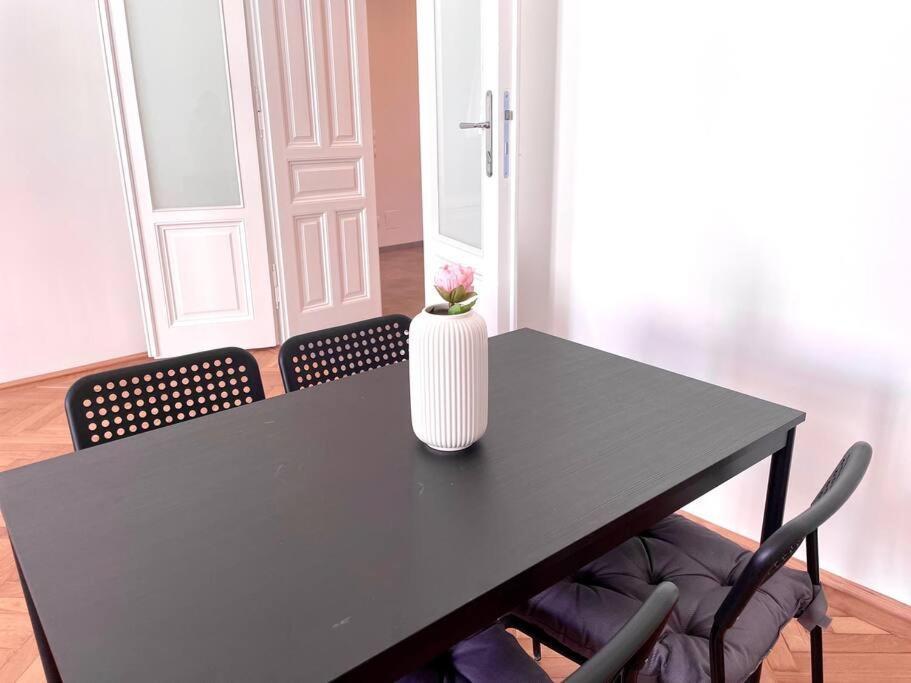 Brand New Spacious & Stylish Aptmt In City-Centre Wien Eksteriør bilde